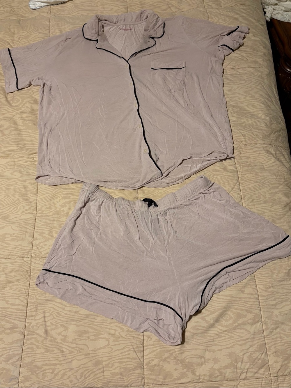 Women's Short Sleeve Pajama Set with Contrast Trim - Light pink